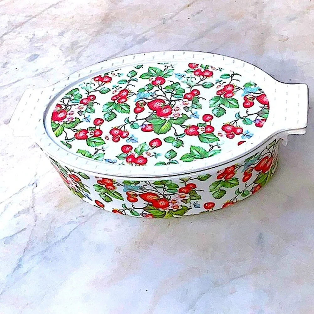 GRACES TEAWARE STRAWBERRY VINE OVAL BAKER WITH LID 11 INCH NEW